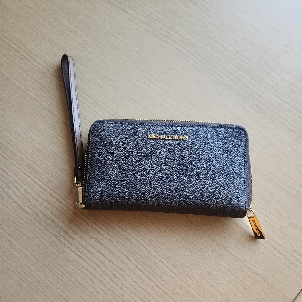 Michael Kors Logo Wallet